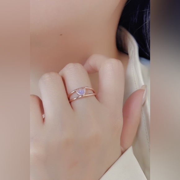 Jewelry - Moonstone Heart 925 Sterling Silver Ring
